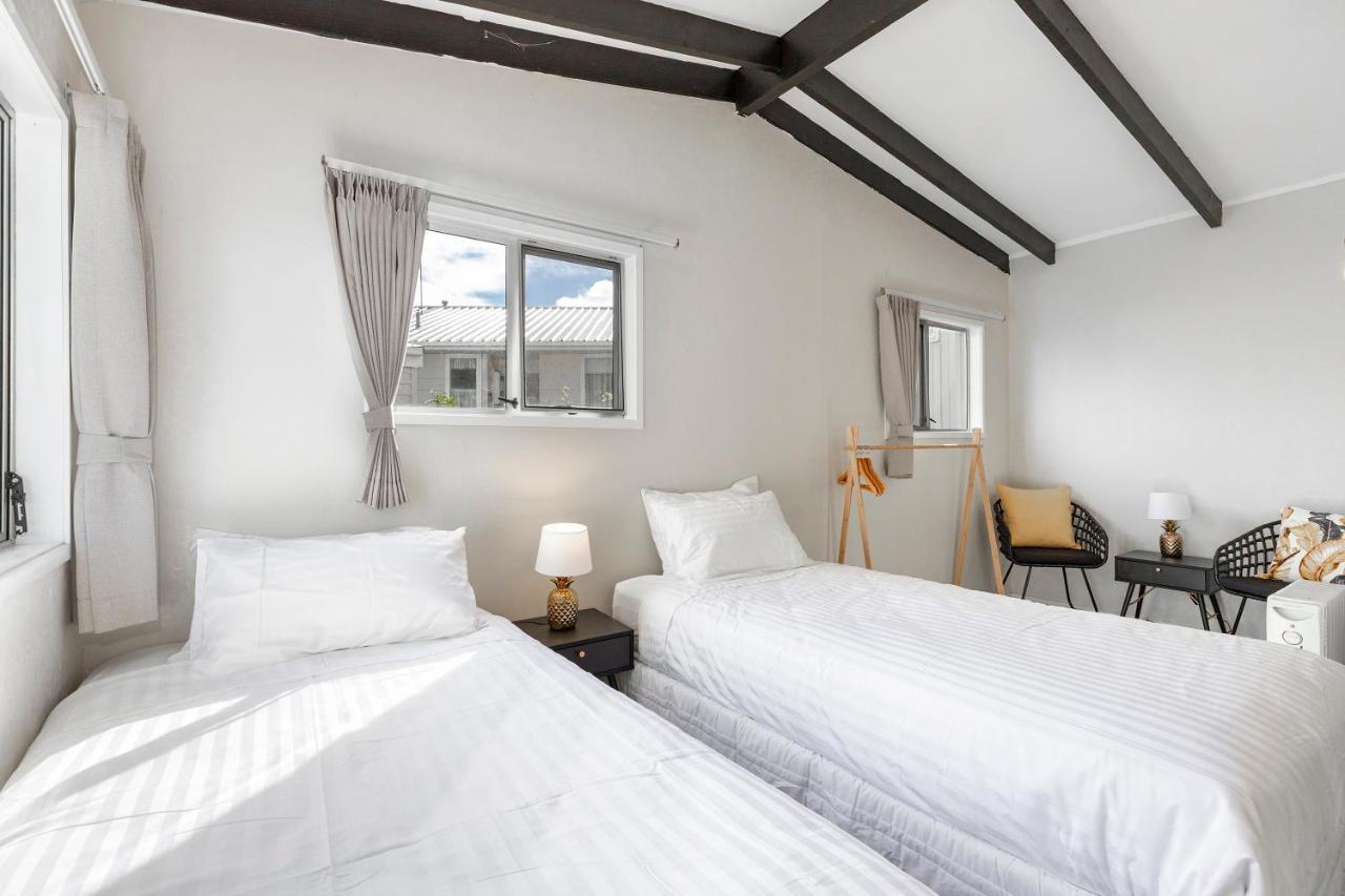 Couches, Bar Table & Kawau View Villa Snells Beach ภายนอก รูปภาพ