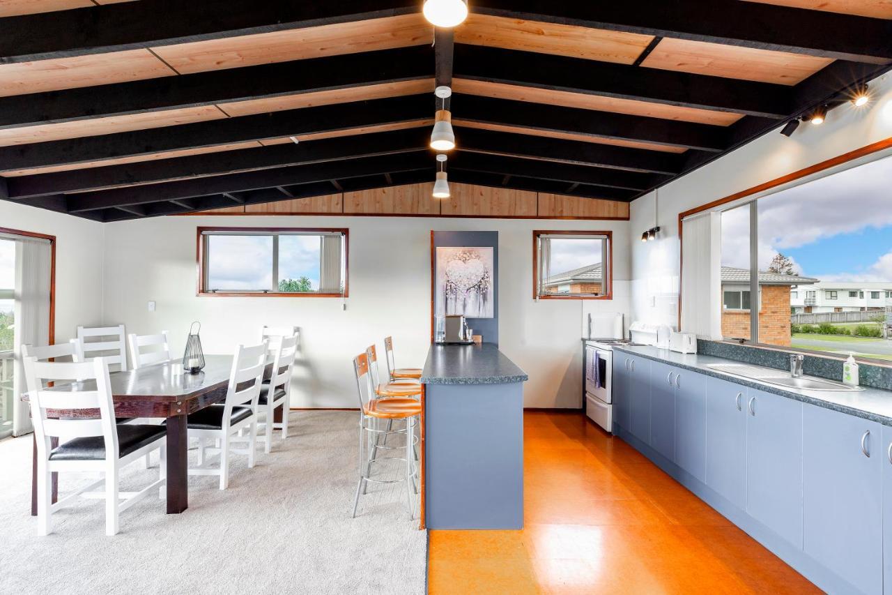 Couches, Bar Table & Kawau View Villa Snells Beach ภายนอก รูปภาพ