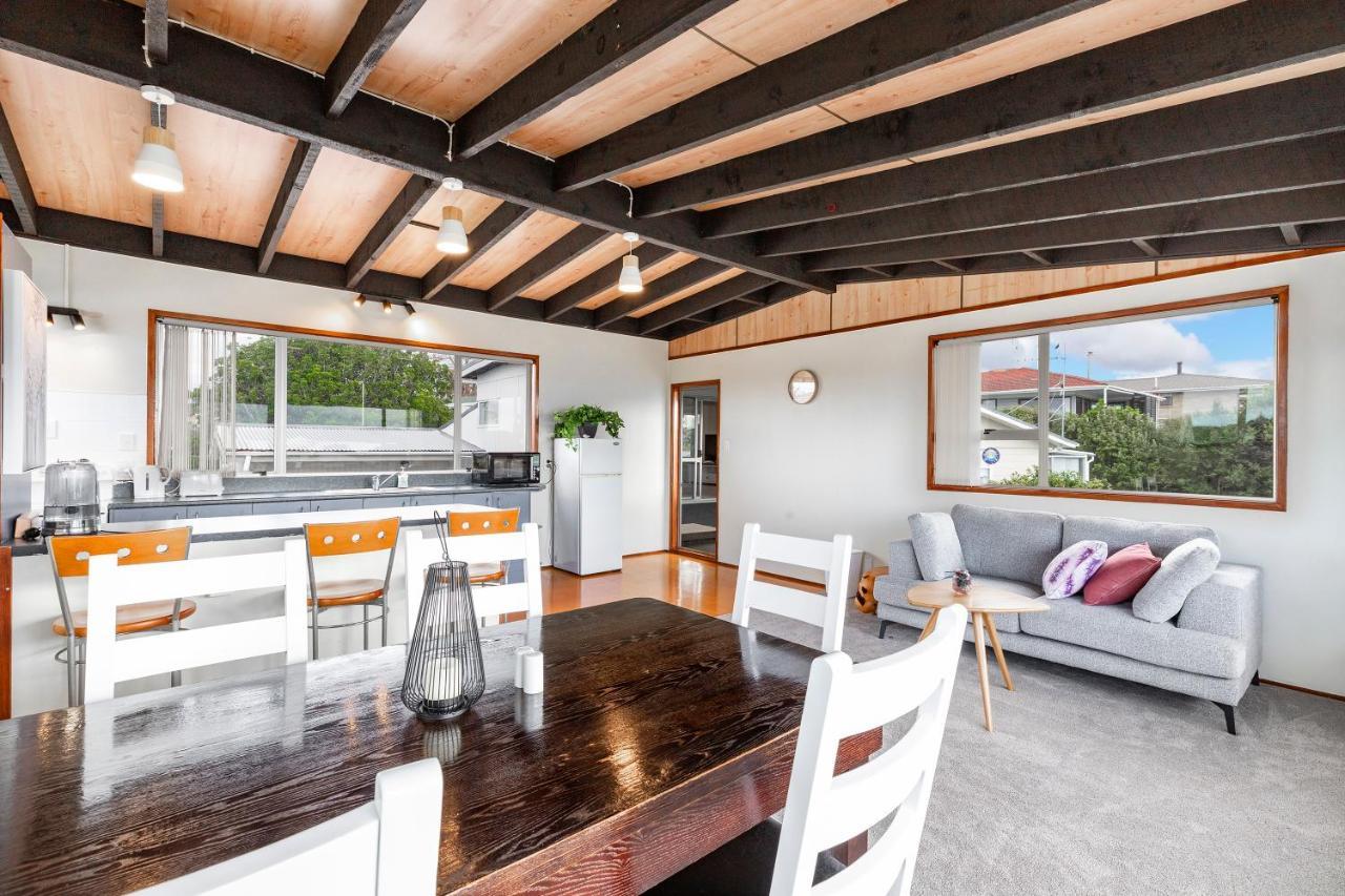 Couches, Bar Table & Kawau View Villa Snells Beach ภายนอก รูปภาพ
