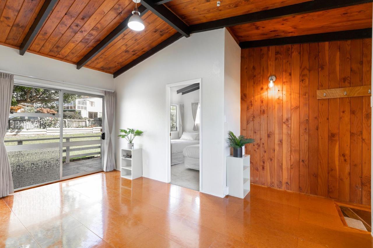 Couches, Bar Table & Kawau View Villa Snells Beach ภายนอก รูปภาพ